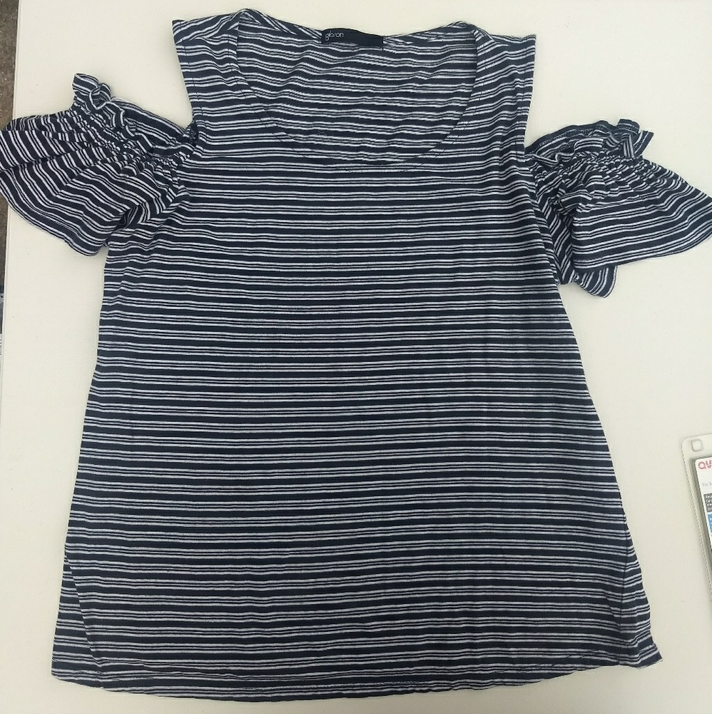 Short Ruffled sleeve open shoulder top